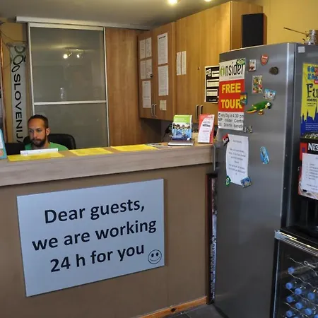 Lakóépület Center *